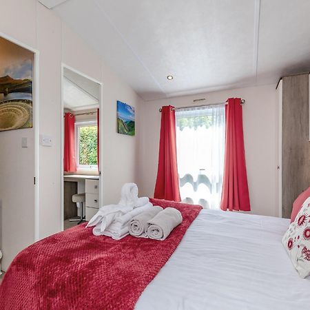 Longnor Wood Holiday Park Ngoại thất bức ảnh