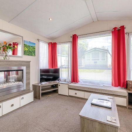 Longnor Wood Holiday Park Ngoại thất bức ảnh