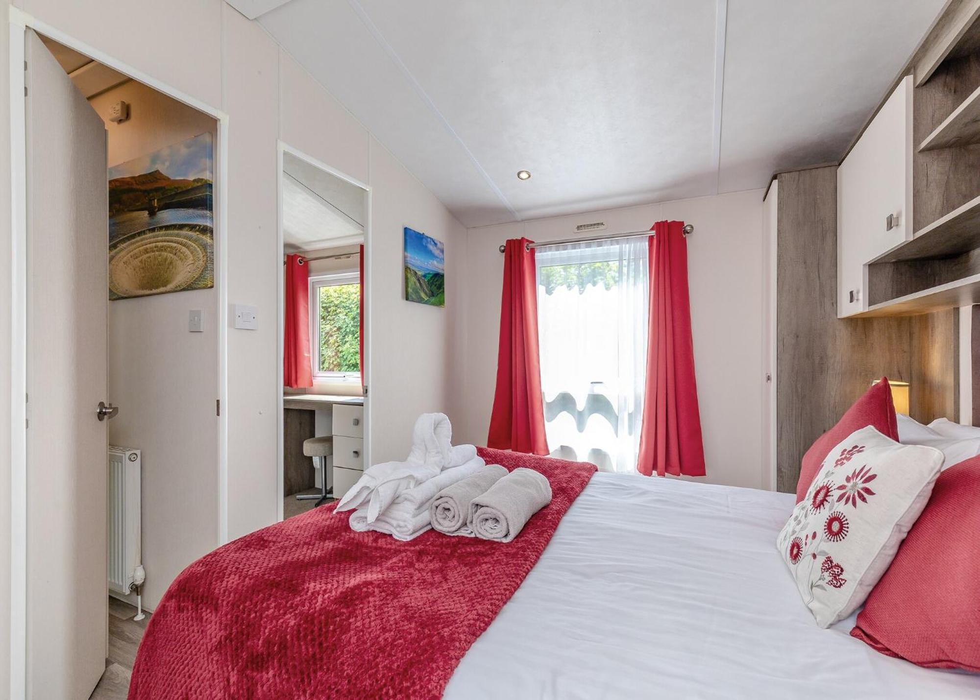 Longnor Wood Holiday Park Ngoại thất bức ảnh